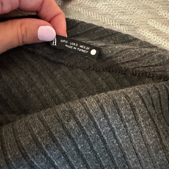 Zara off the shoulder sweater - Picture 2 of 2